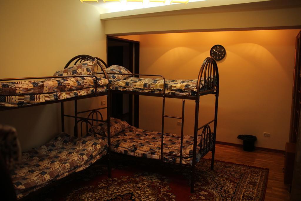 Ala Hostel Almaty Zimmer foto